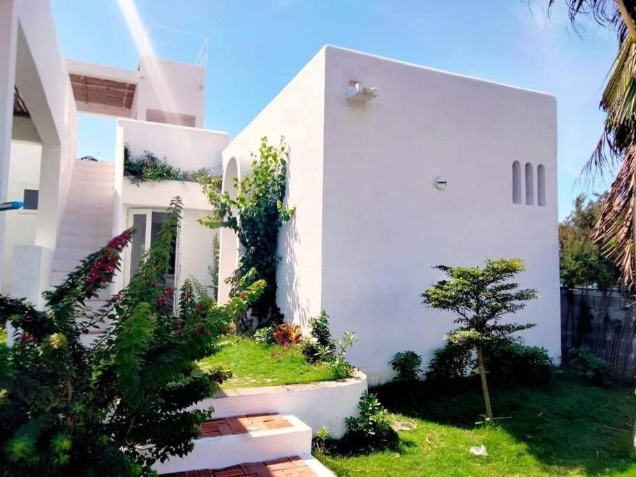 Hồ Lân Retreat, Villa mặt biển dành cho 8 người. Pho Tri Exterior foto