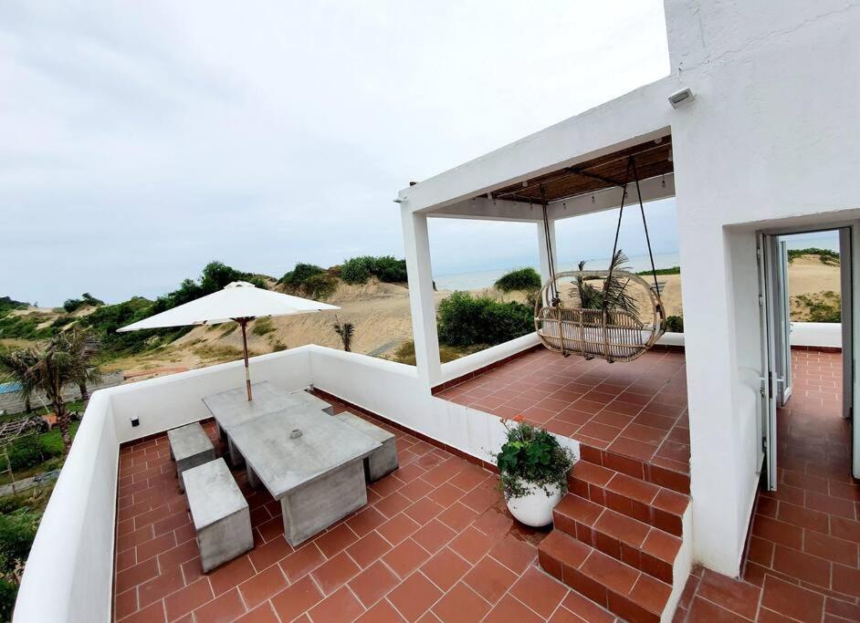 Hồ Lân Retreat, Villa mặt biển dành cho 8 người. Pho Tri Exterior foto