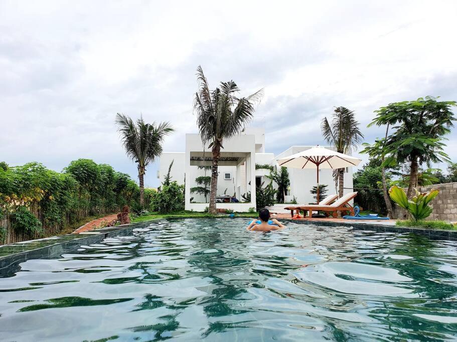Hồ Lân Retreat, Villa mặt biển dành cho 8 người. Pho Tri Exterior foto