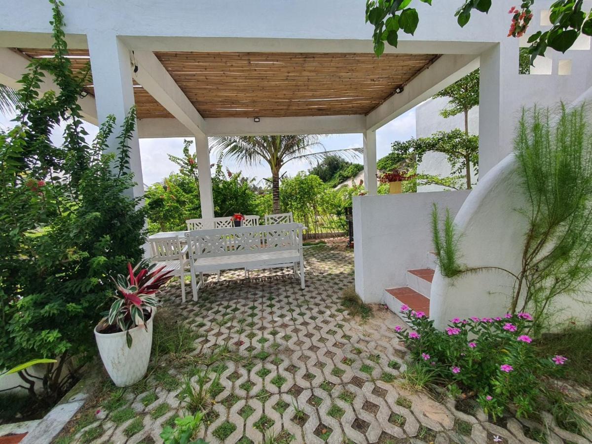 Hồ Lân Retreat, Villa mặt biển dành cho 8 người. Pho Tri Exterior foto