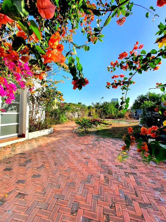 Hồ Lân Retreat, Villa mặt biển dành cho 8 người. Pho Tri Exterior foto